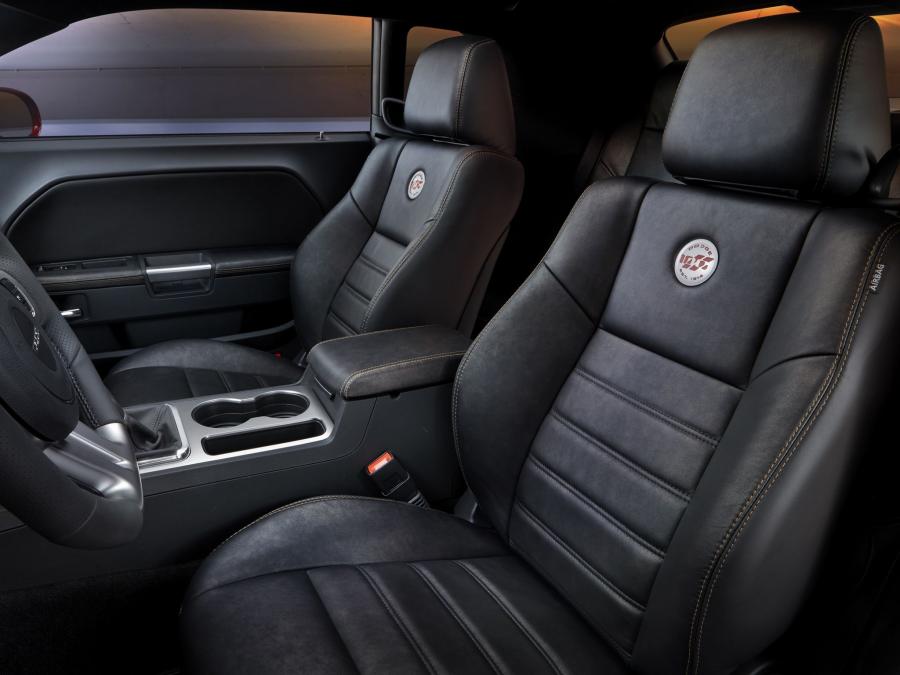  Dodge Challenger R/T 100th Anniversary 2014 года  (фото 6 из 9)